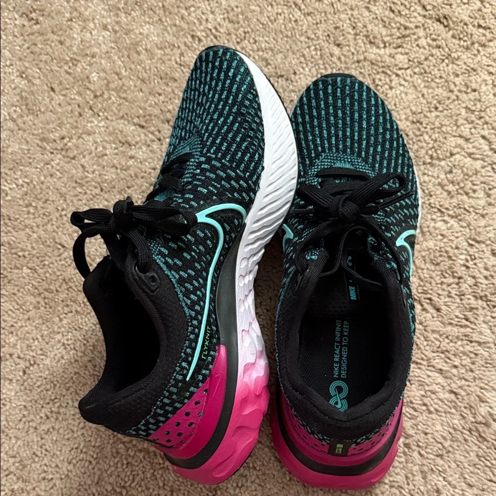 Nike Womens Flyknit Running Shoes - Picture 1 of 8